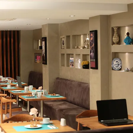Hotell Park By Clover 3*